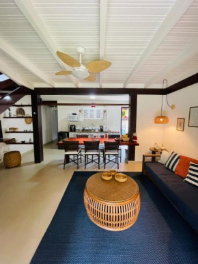 Casa em condomínio fechado com estrutura completa